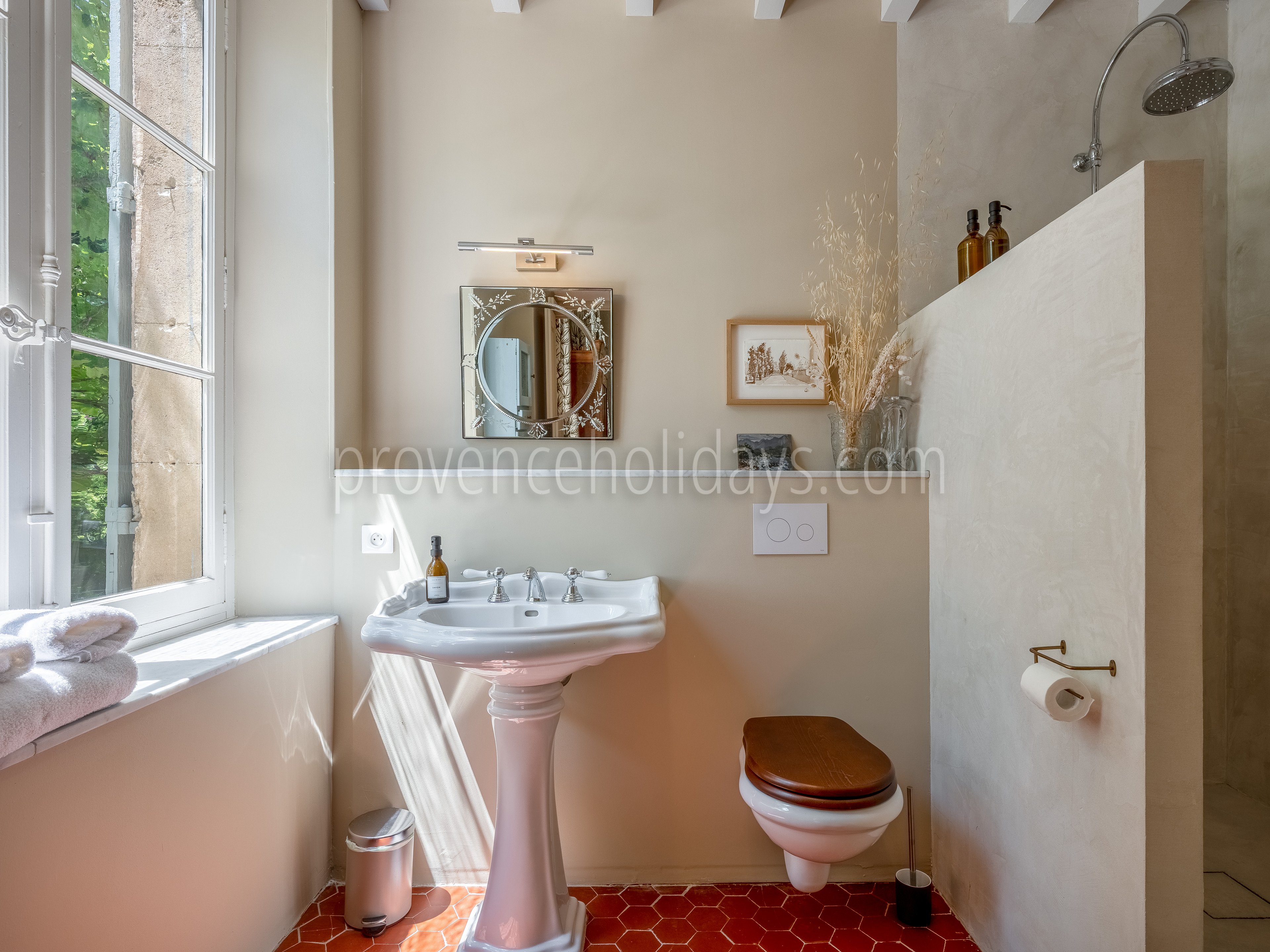 65 - La Bastide du Millénaire: Villa: Bathroom