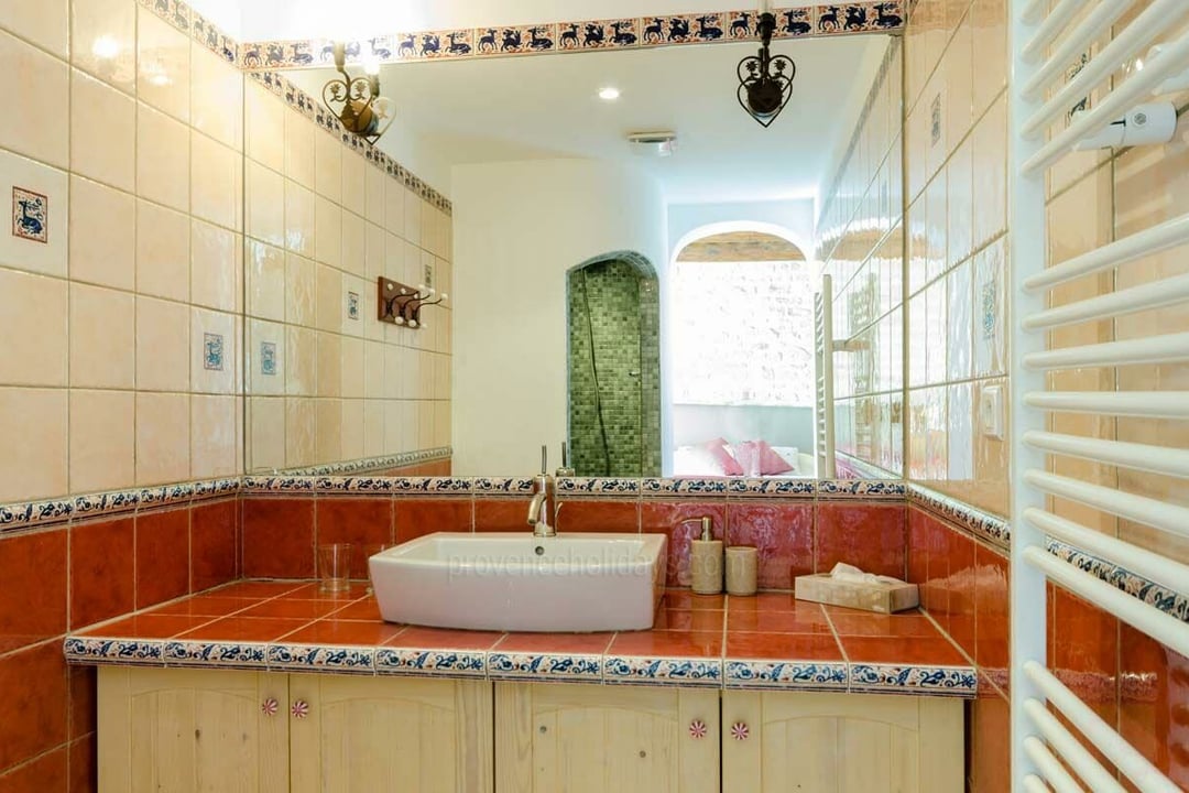 52 - Le Mas de Gordes: Villa: Bathroom
