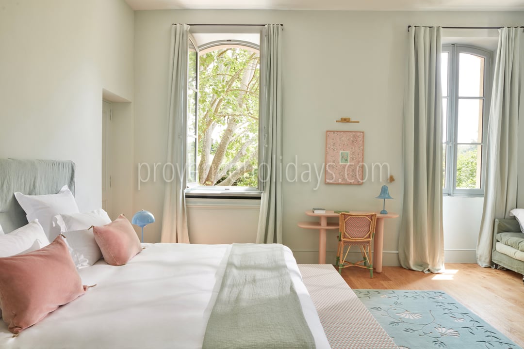 17 - Bastide des Alpilles: Villa: Bedroom