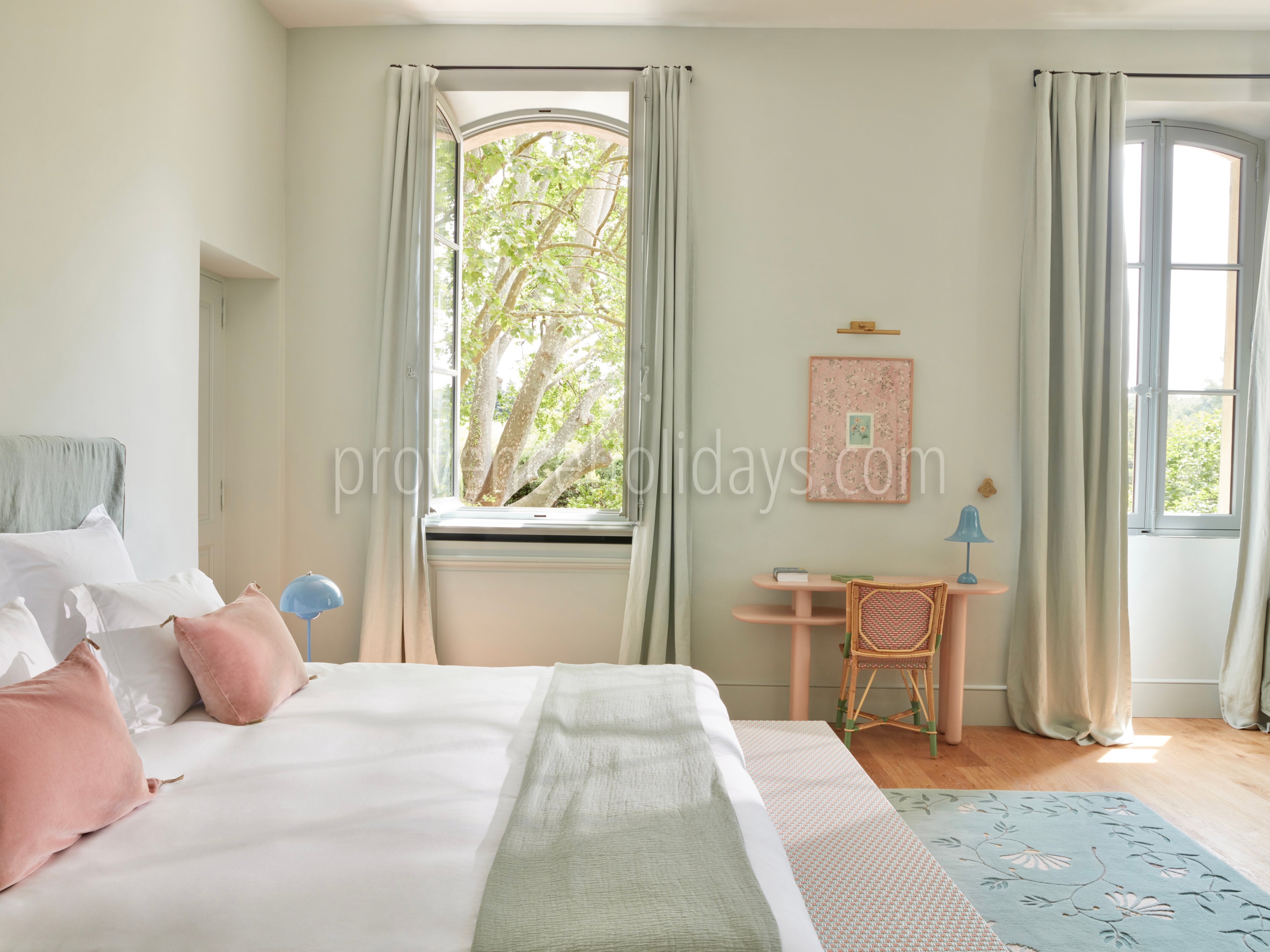 17 - Bastide des Alpilles: Villa: Bedroom