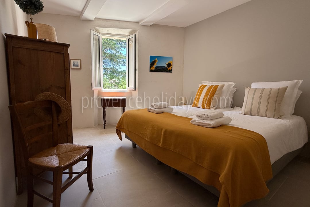 25 - Le Clos des Magnans: Villa: Bedroom