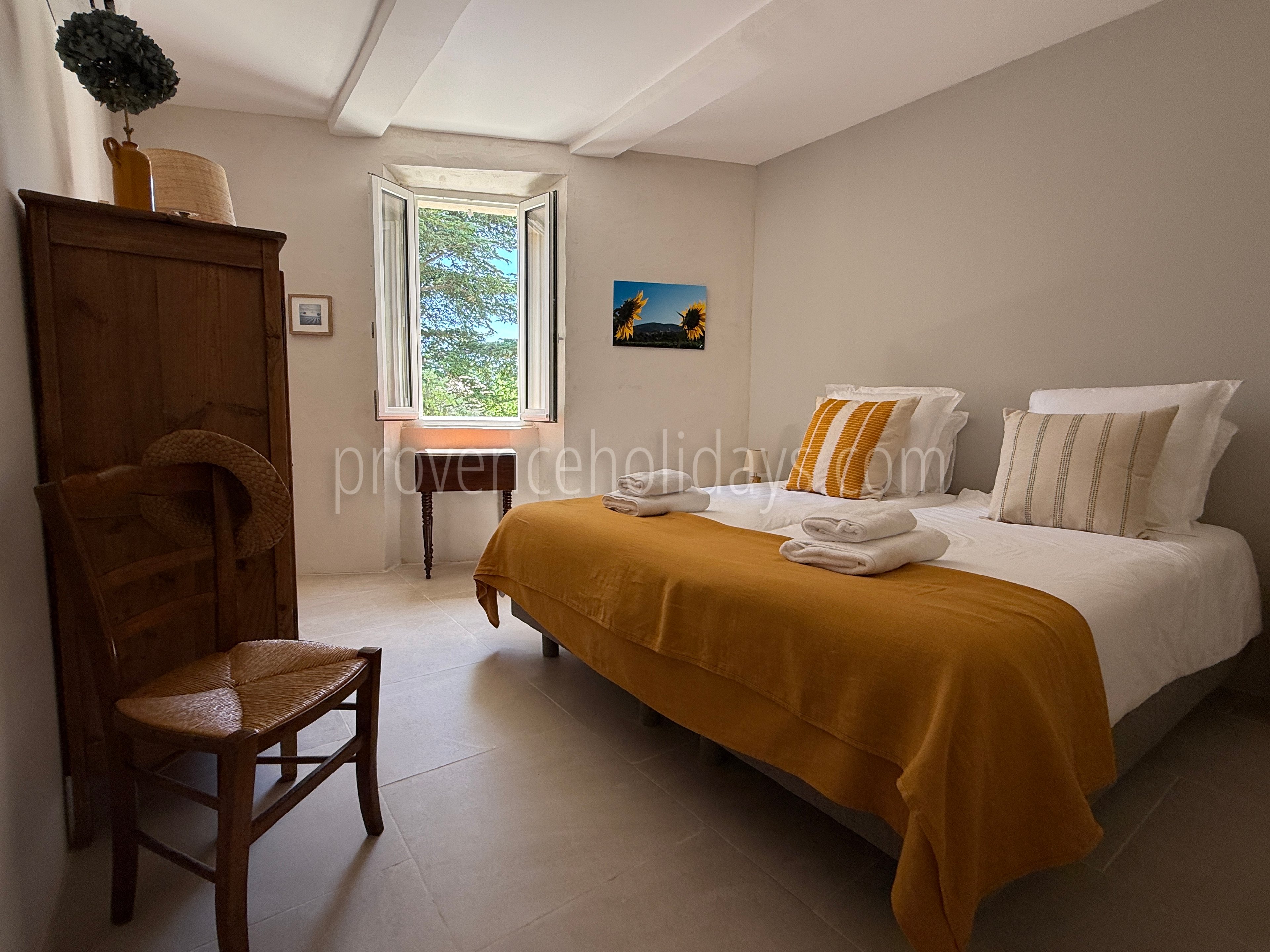 25 - Le Clos des Magnans: Villa: Bedroom