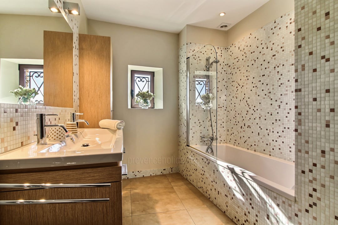 34 - Mas des Fonts: Villa: Bathroom