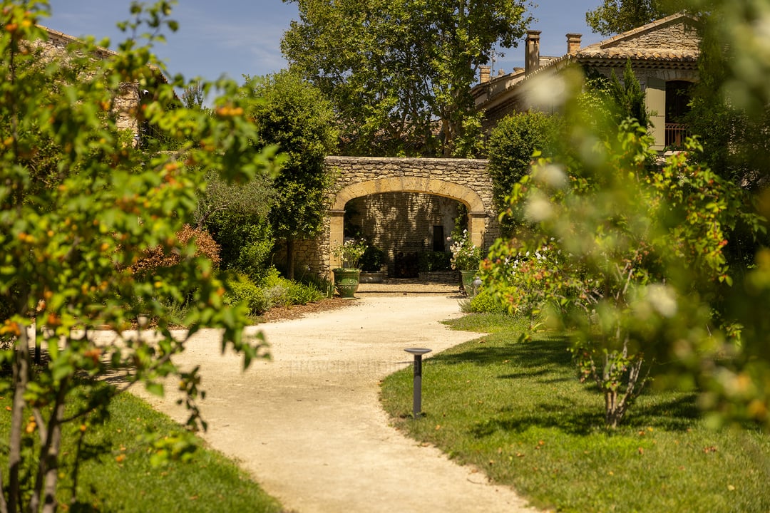 33 - Bastide Provençale: Villa: Exterior