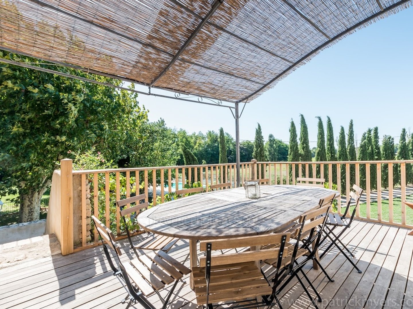 20 - Bastide du Luberon: Villa: Exterior