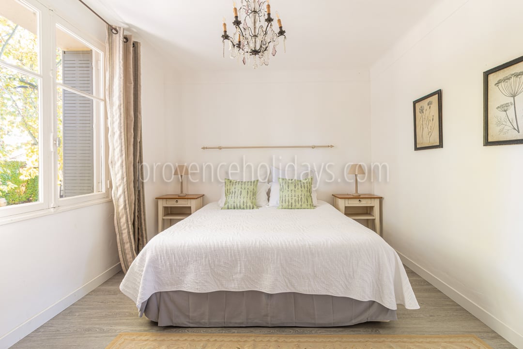 24 - Mas Mollégès: Villa: Bedroom