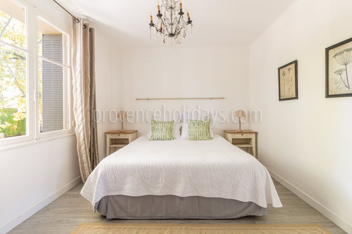 24 - Mas Mollégès: Villa: Bedroom