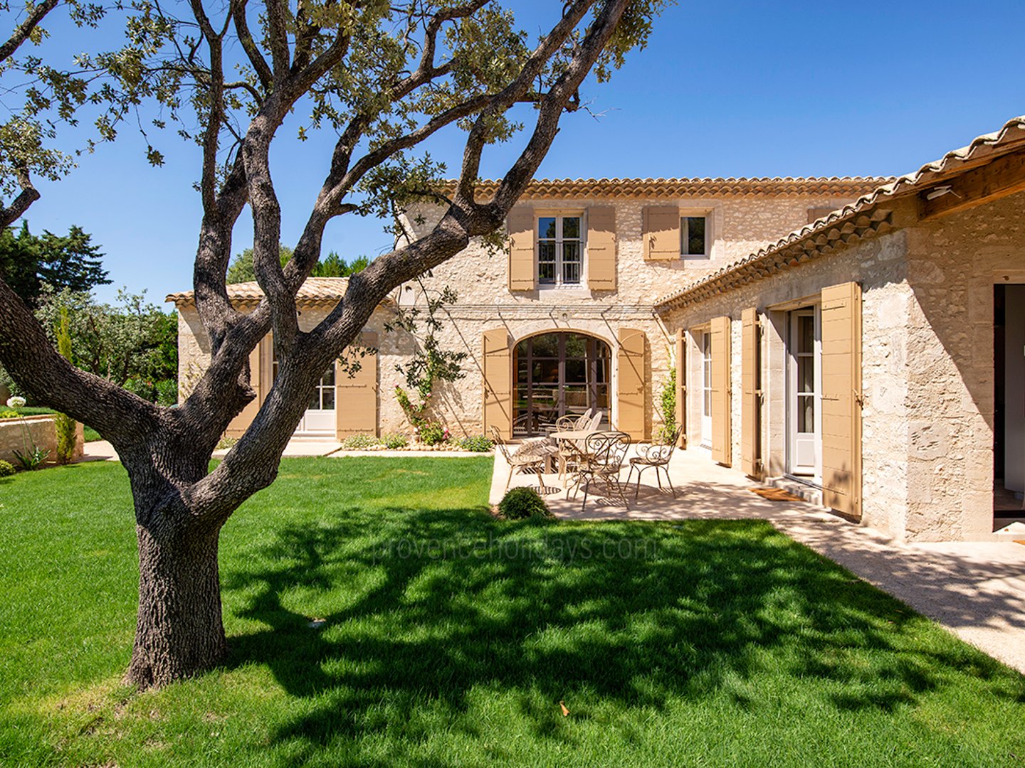 15 - Maison Eygalières: Villa: Exterior