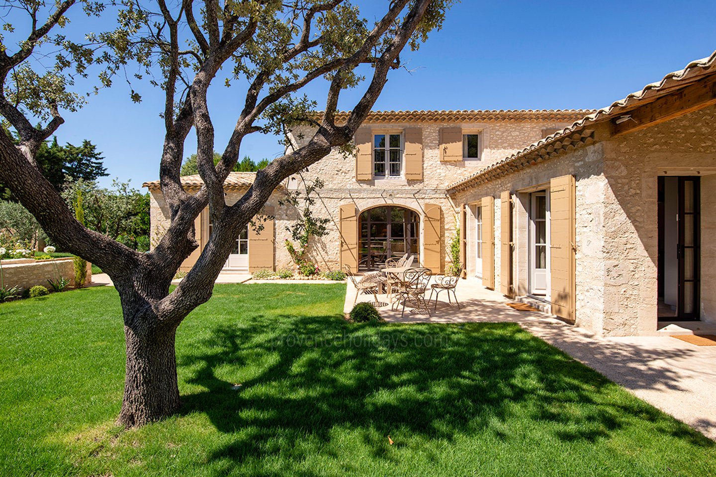 15 - Maison Eygalières: Villa: Exterior