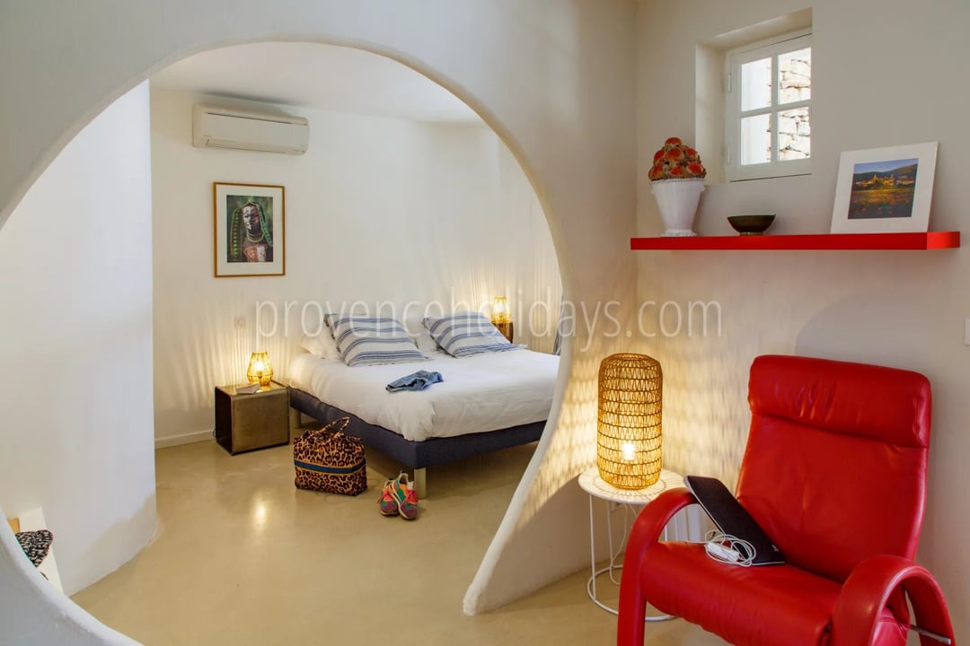 9 - Stone bastide with pool in Bonnieux: Villa: Bedroom