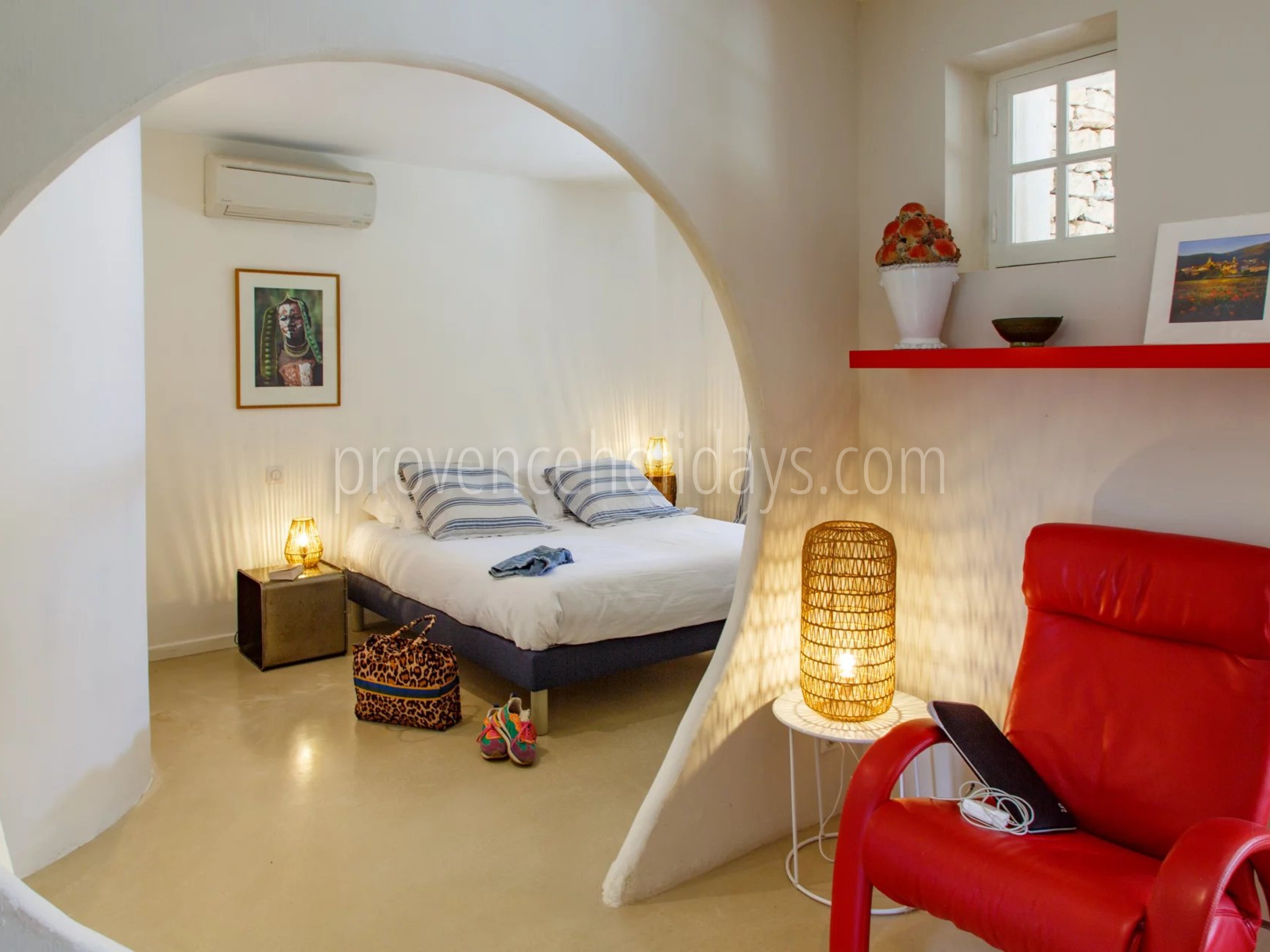 9 - Stone bastide with pool in Bonnieux: Villa: Bedroom