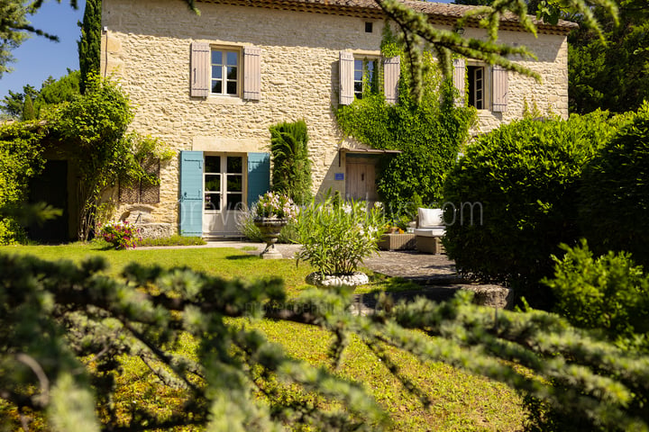 Maison de vacances en pierre avec piscine à Gordes