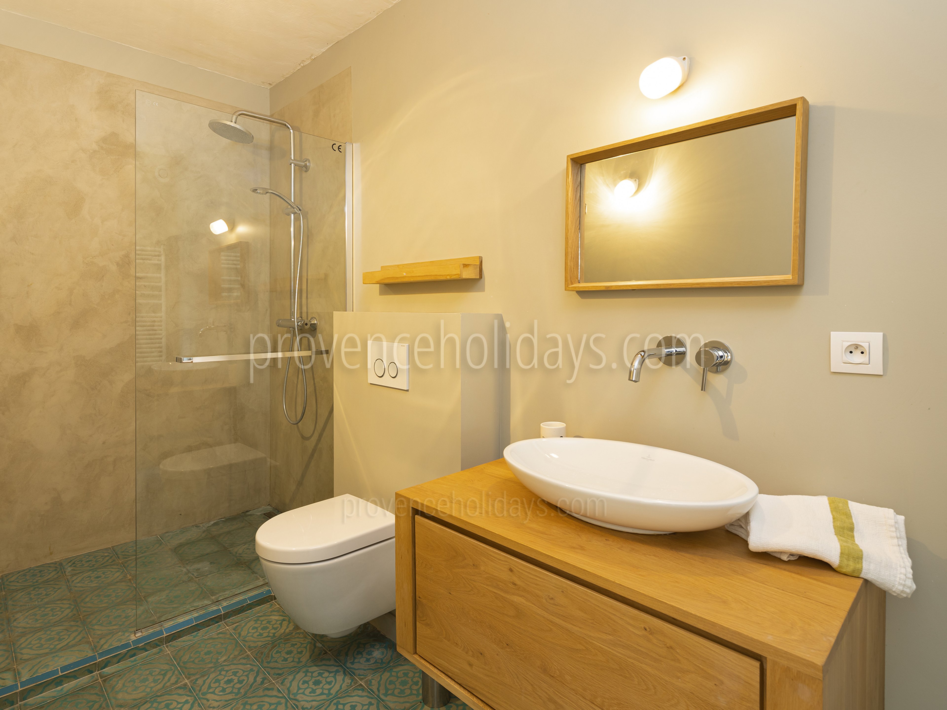 14 - Mas des Cyprès: Villa: Bathroom
