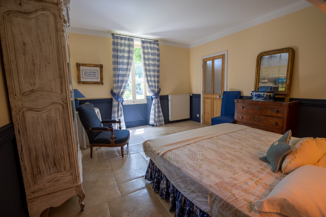 44 - Le Domaine des Cyprès: Villa: Bedroom