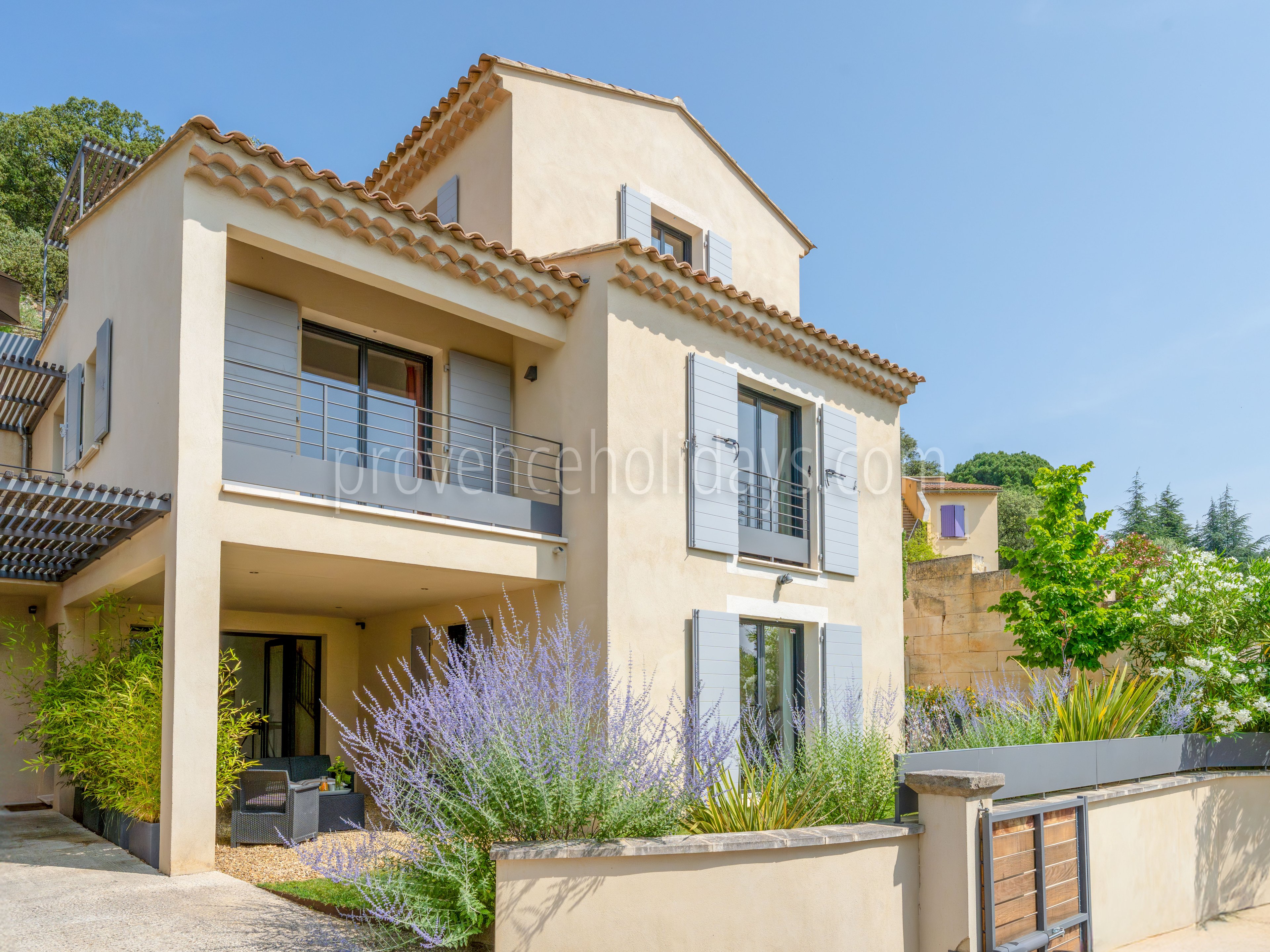 16 - Le Belvédère Provençal: Villa: Exterior