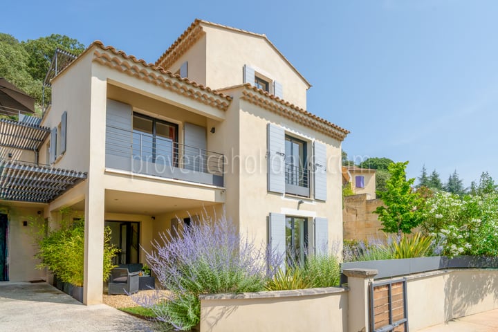 16 - Le Belvédère Provençal: Villa: Exterior