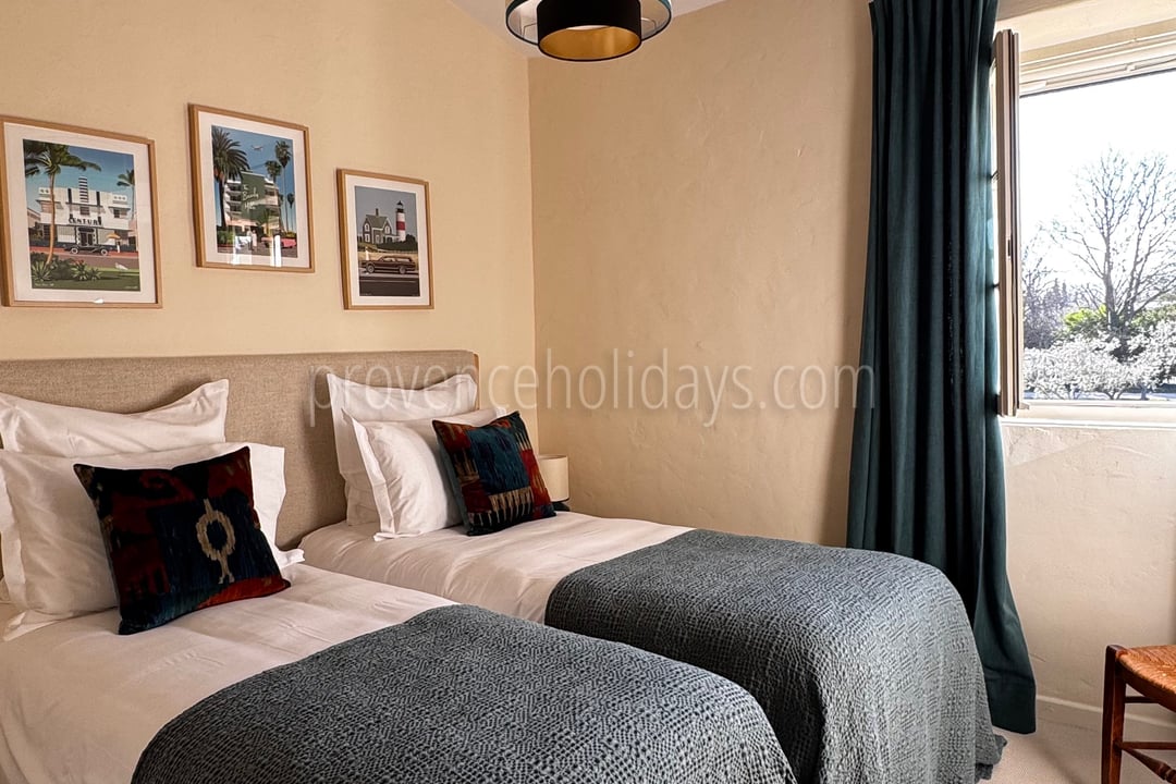 38 - Le Mas des Magnans: Villa: Bedroom
