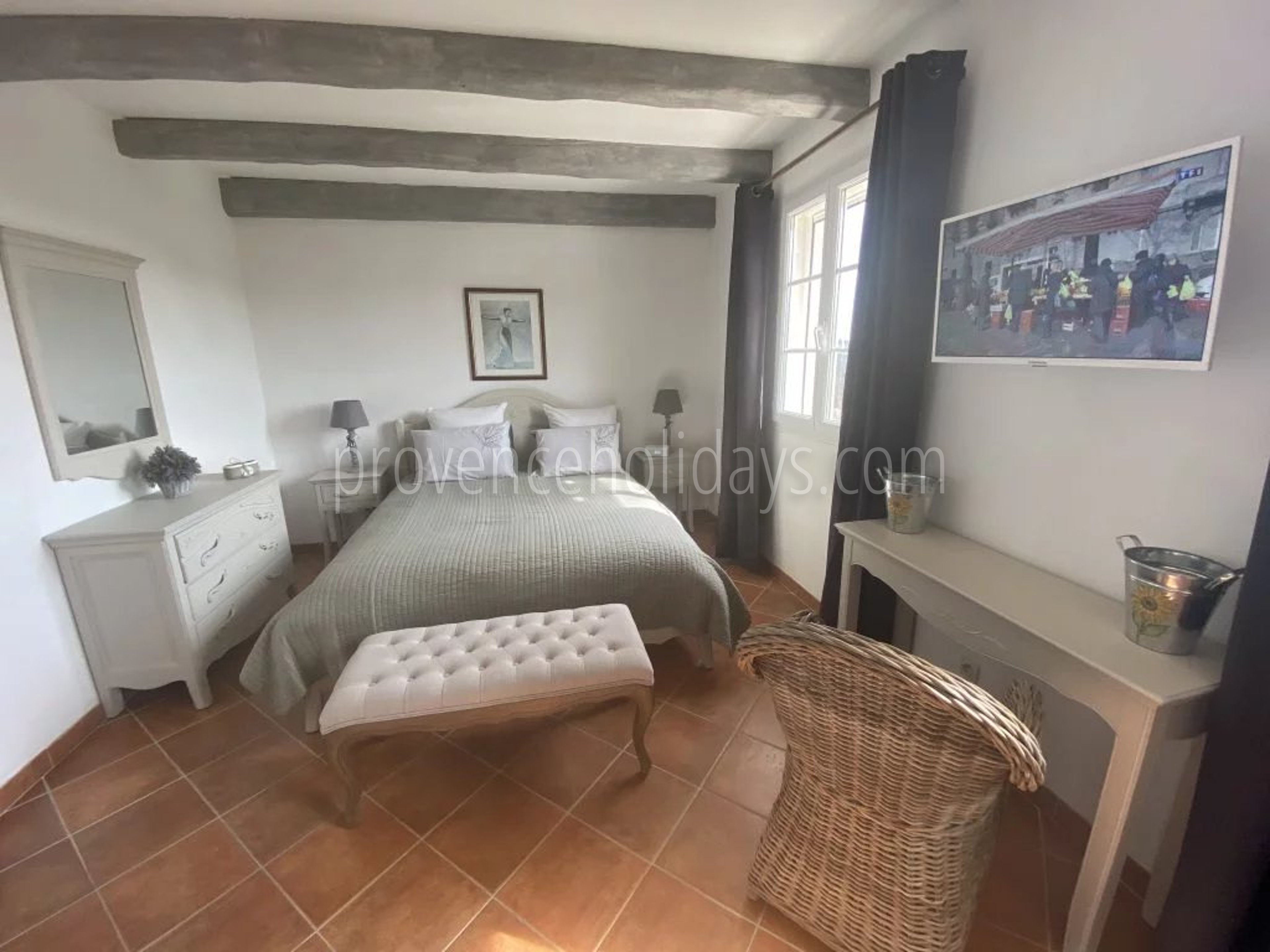19 - Bastide with lavender in Gordes: Villa: Bedroom