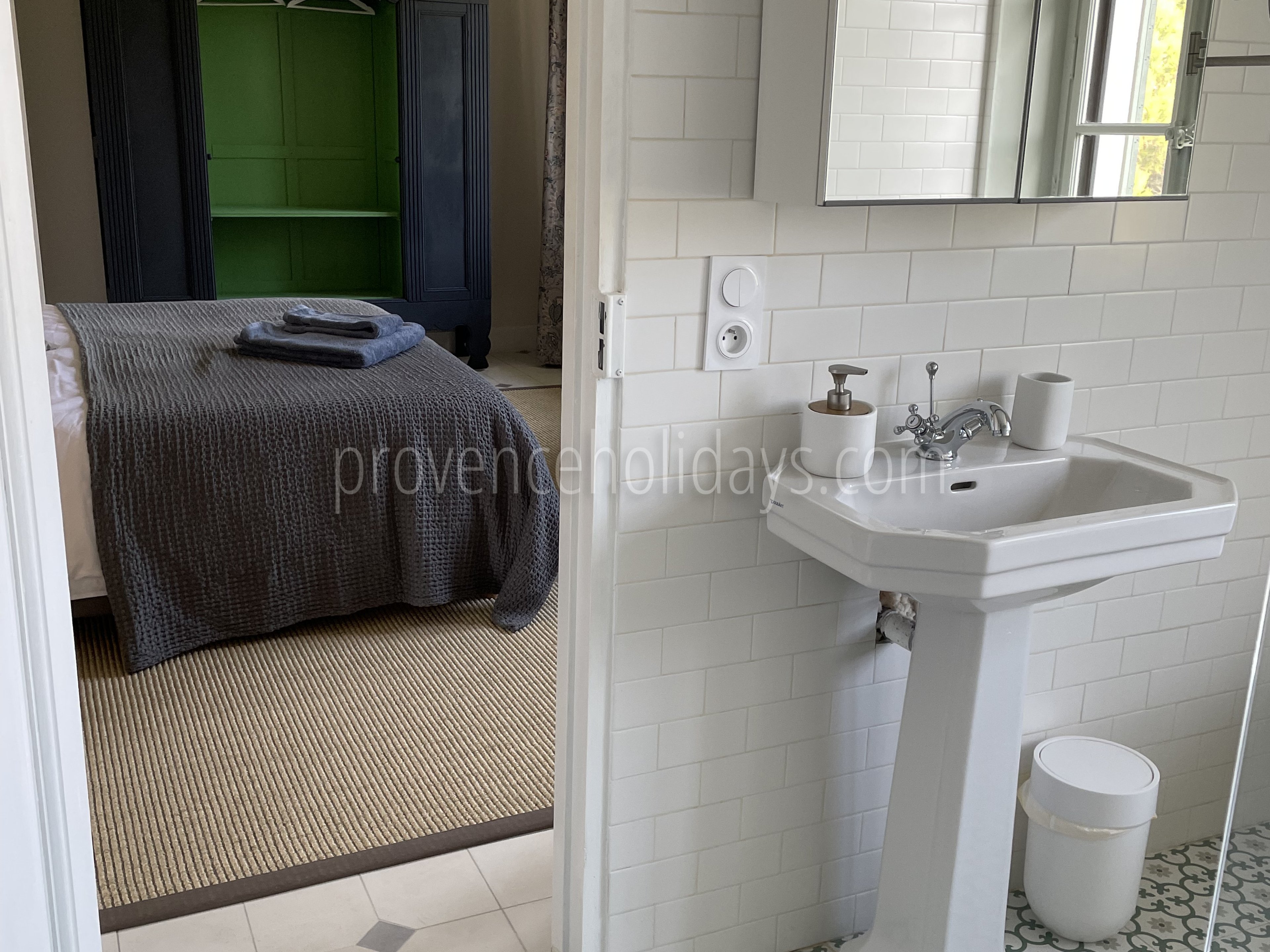 30 - Mas de Séguret: Villa: Bathroom