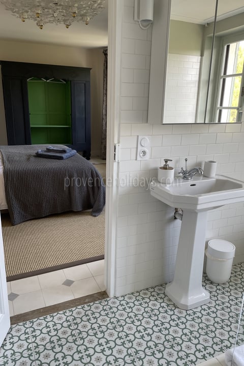 30 - Mas de Séguret: Villa: Bathroom