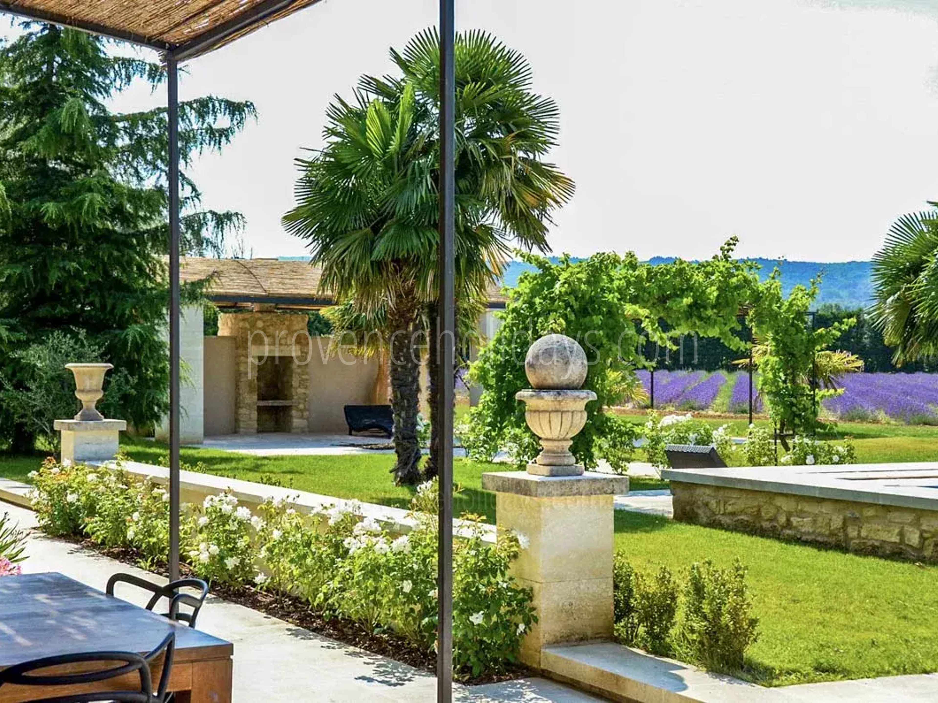 18 - Bonnieux Mas: Villa: Exterior