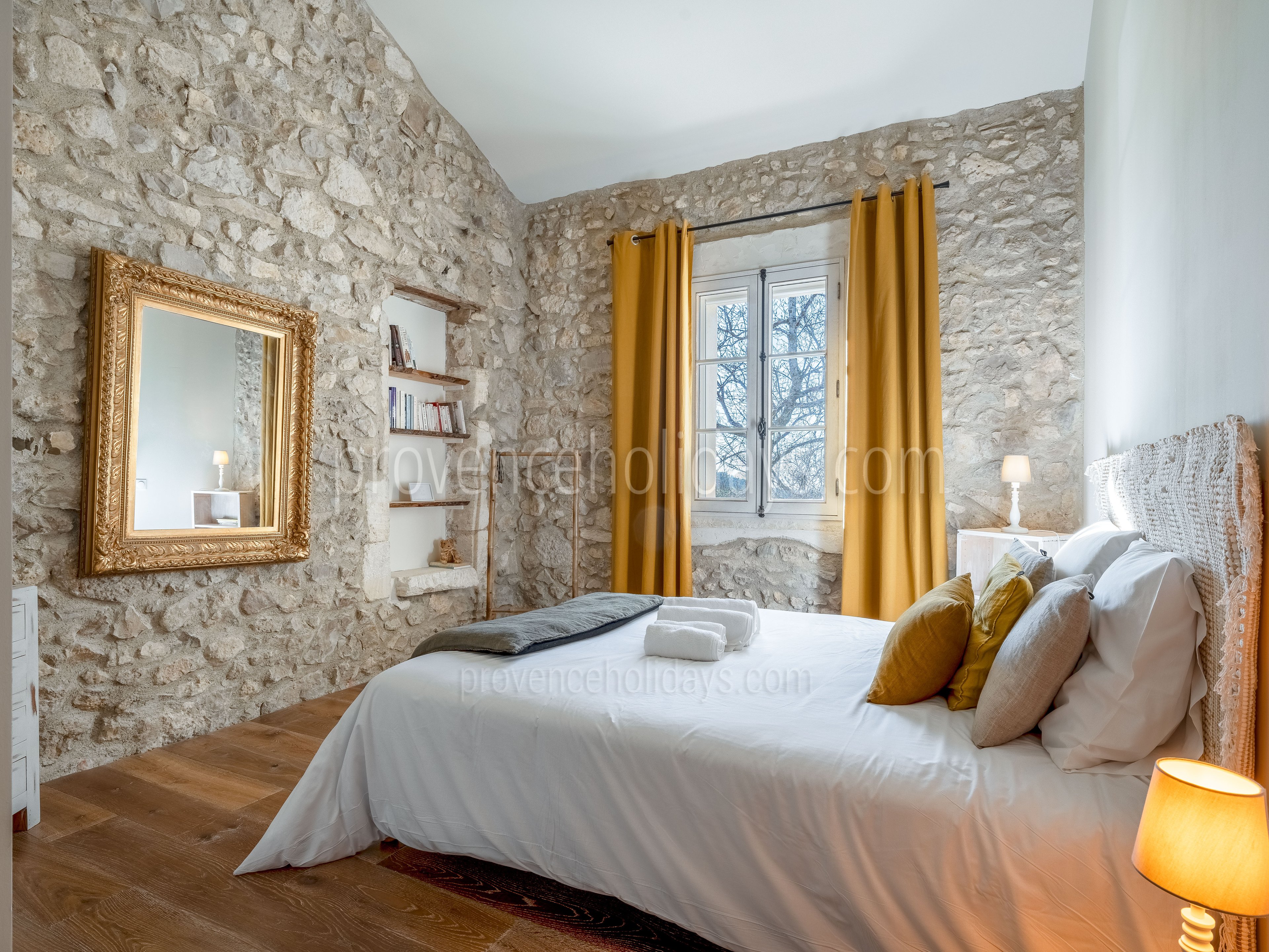 21 - Mas des Roches: Villa: Bedroom