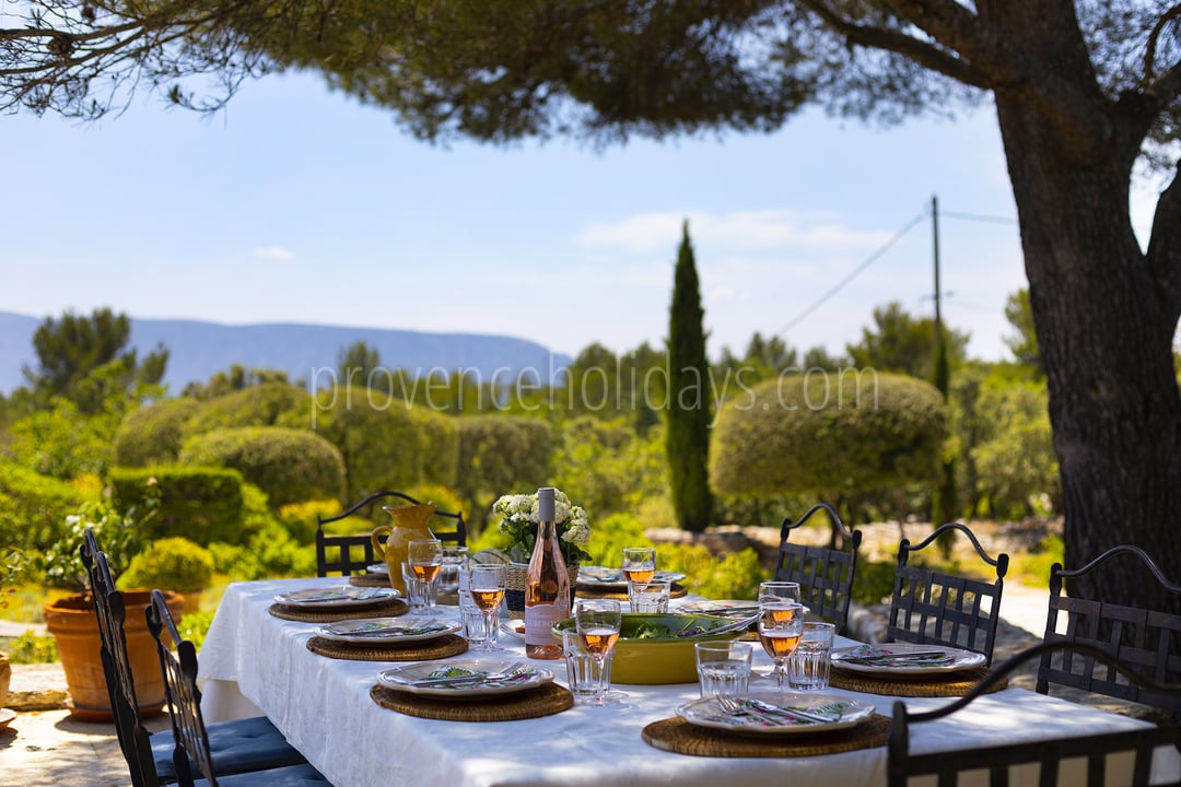 8 - Mas de Gordes: Villa: Exterior