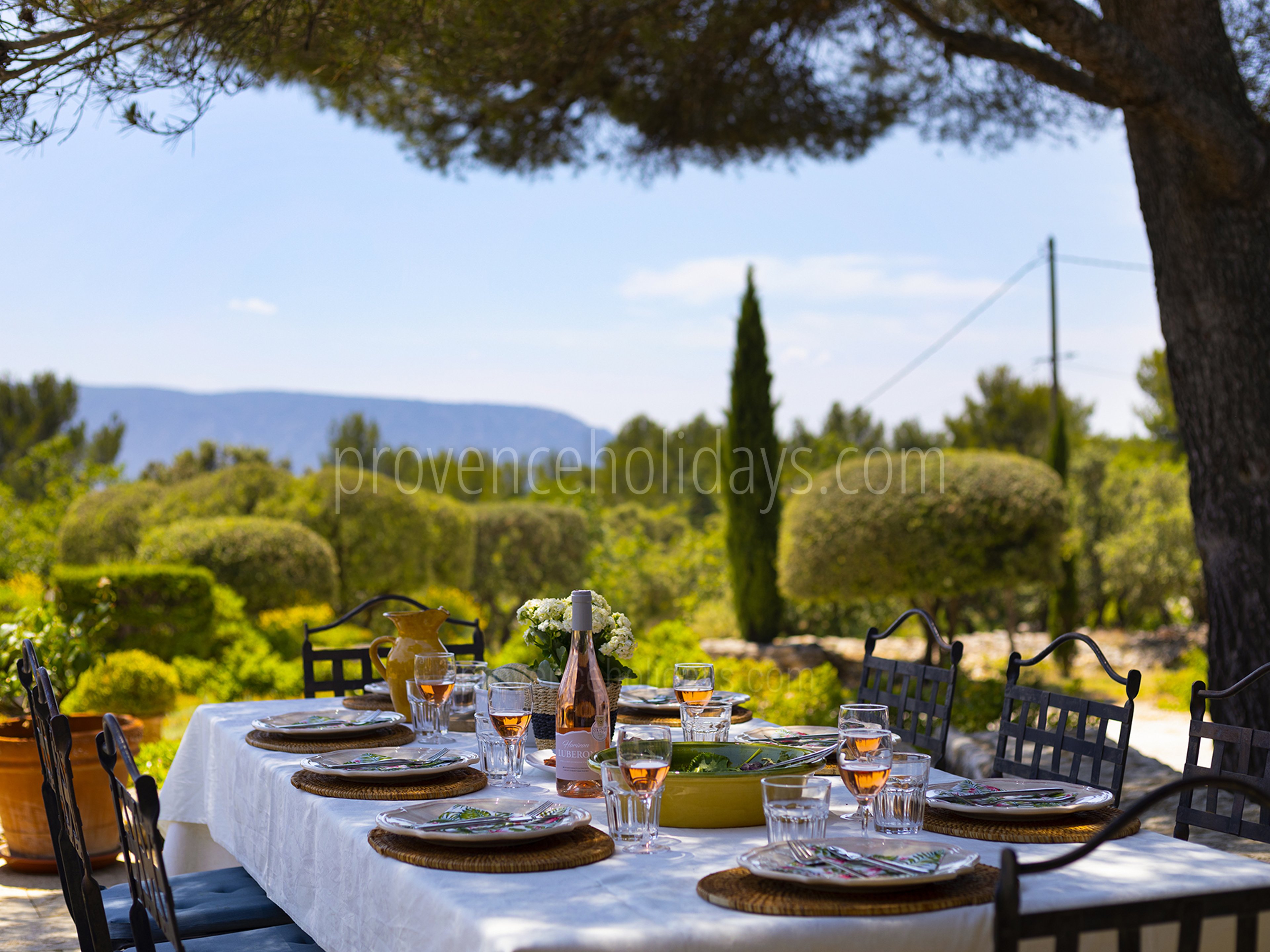 8 - Mas de Gordes: Villa: Exterior