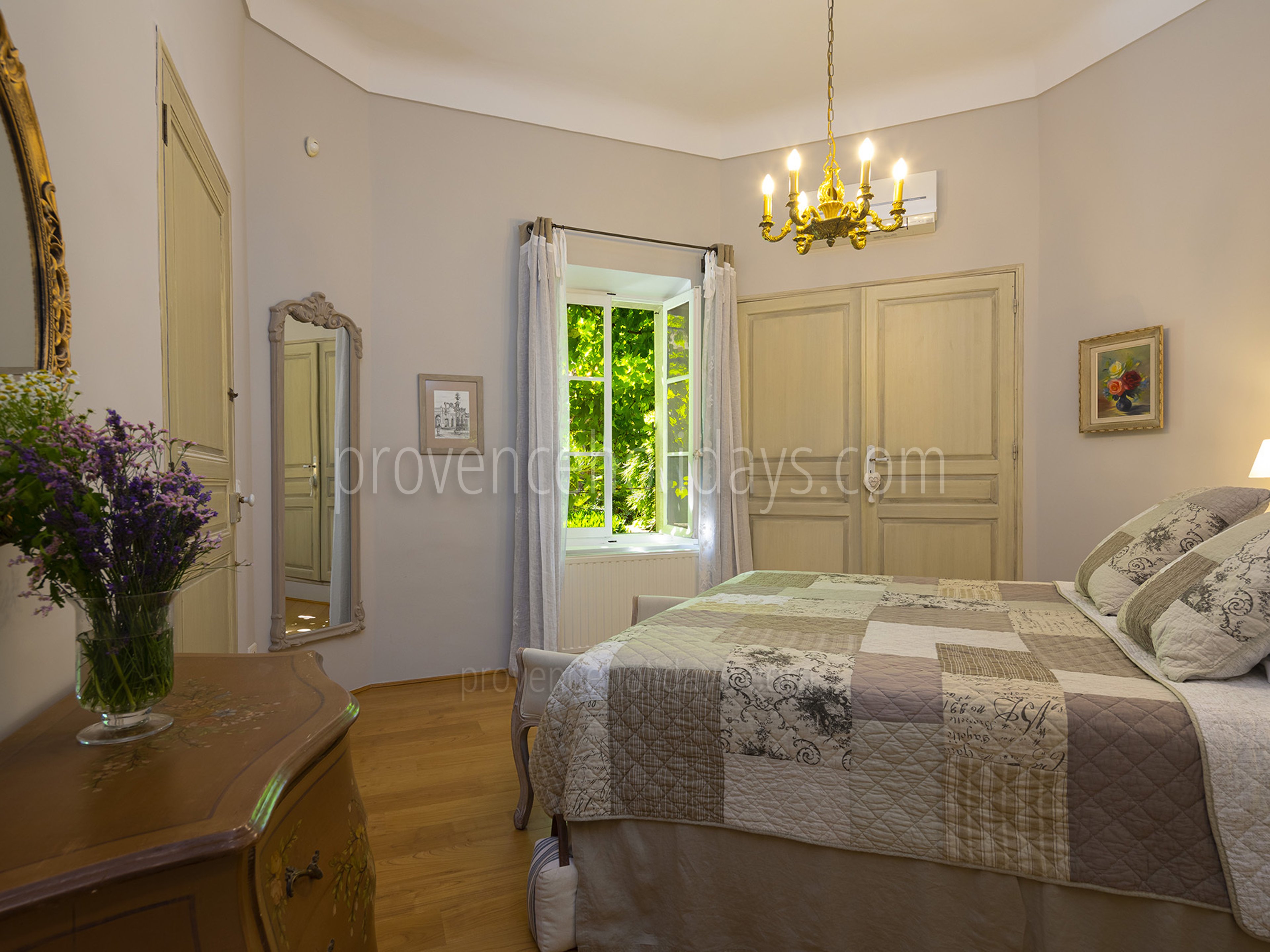 30 - Villa Luberon: Villa: Bedroom