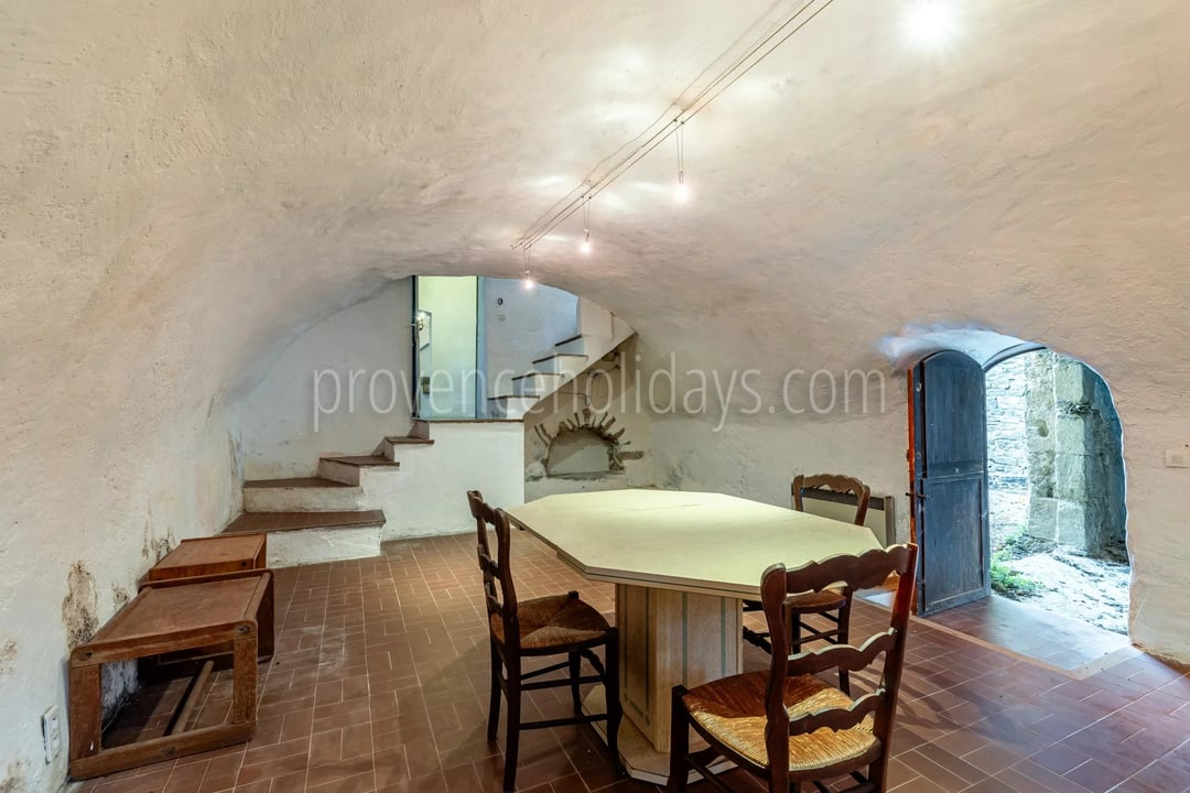 18 - Stone property in Cucuron: Villa: Interior