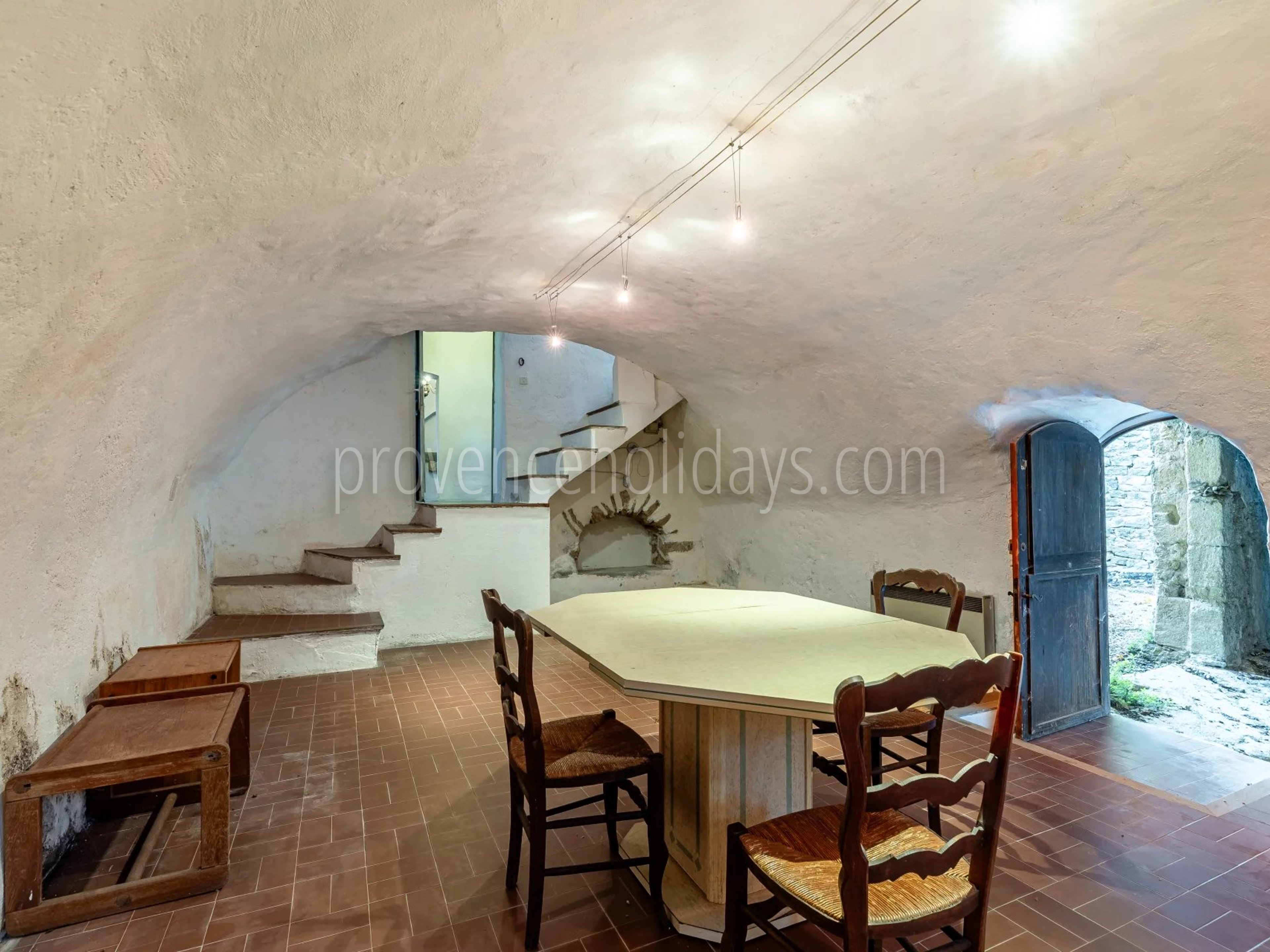 18 - Stone property in Cucuron: Villa: Interior