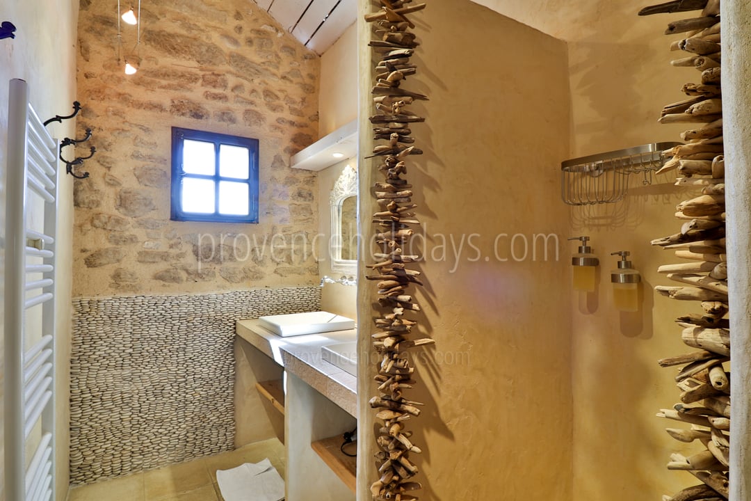 50 - Mas de Beaumes: Villa: Bathroom