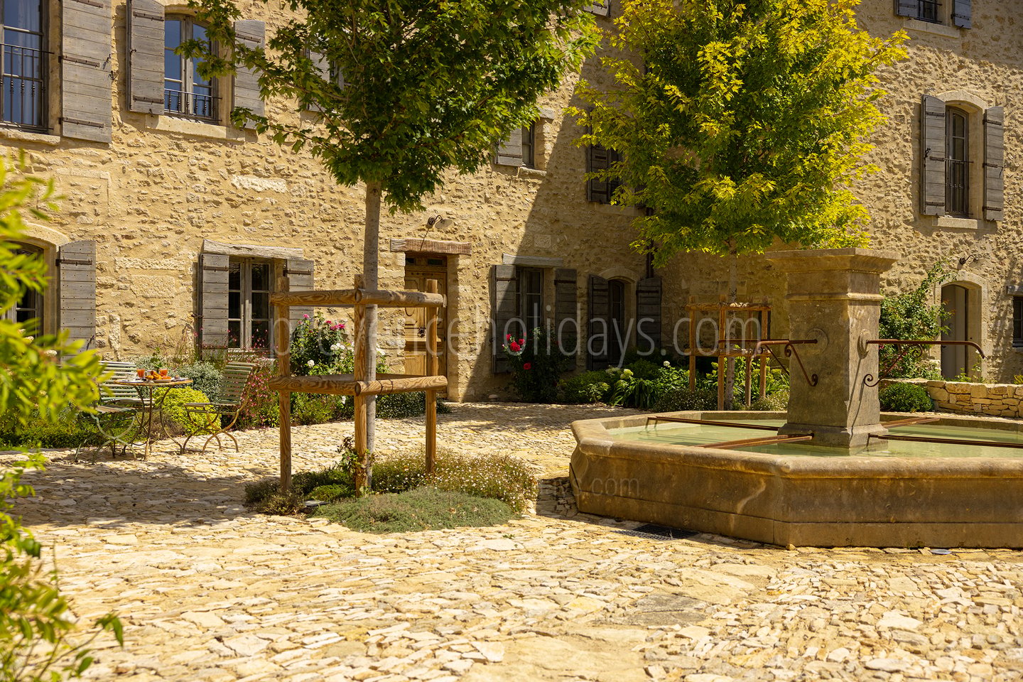 52 - Grand Mas d\'Oppède: Villa: Exterior