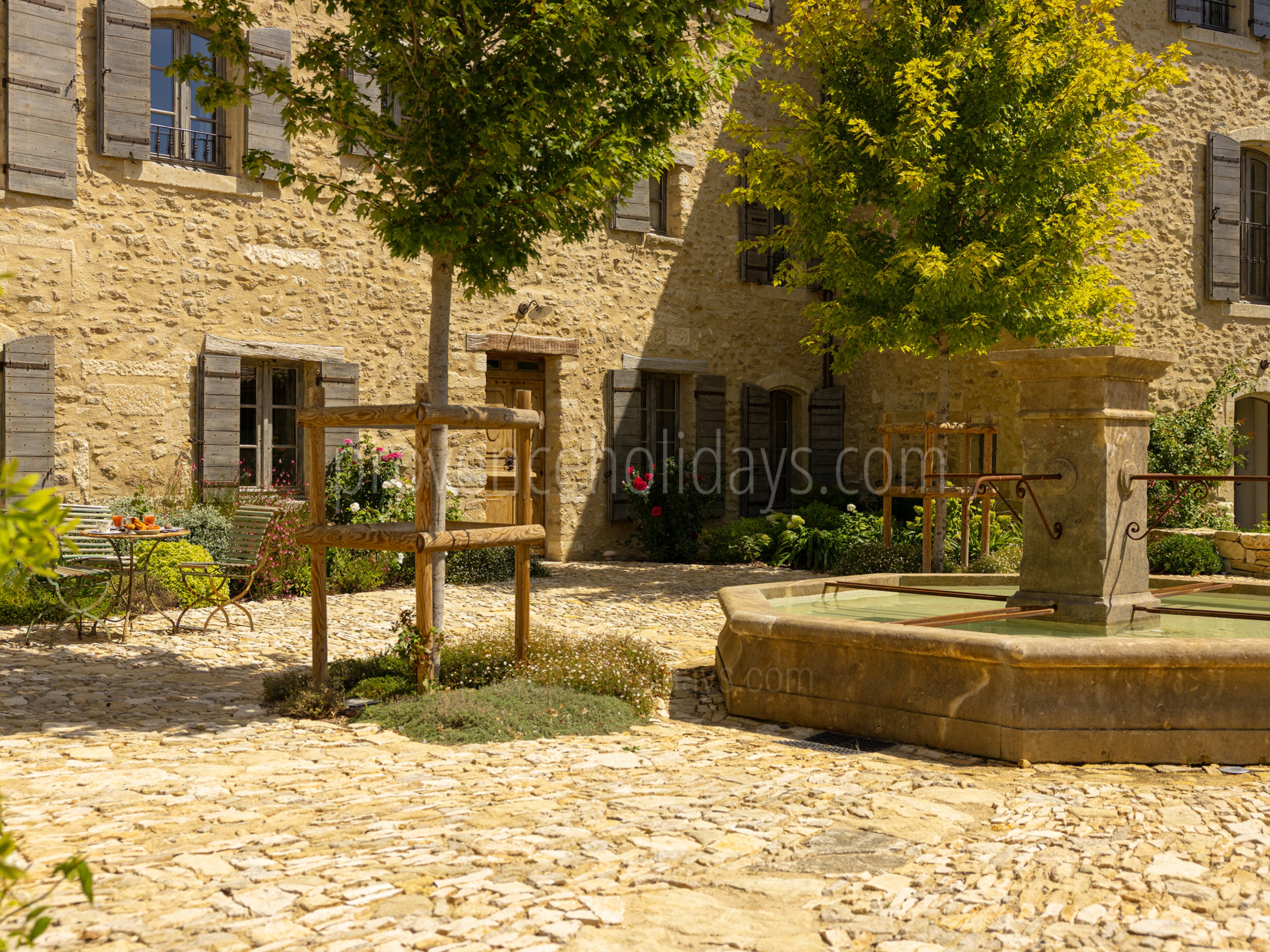 52 - Grand Mas d\'Oppède: Villa: Exterior