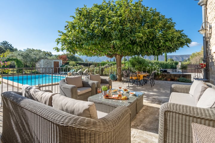Renovated Farmhouse with Heated Pool near Oppède