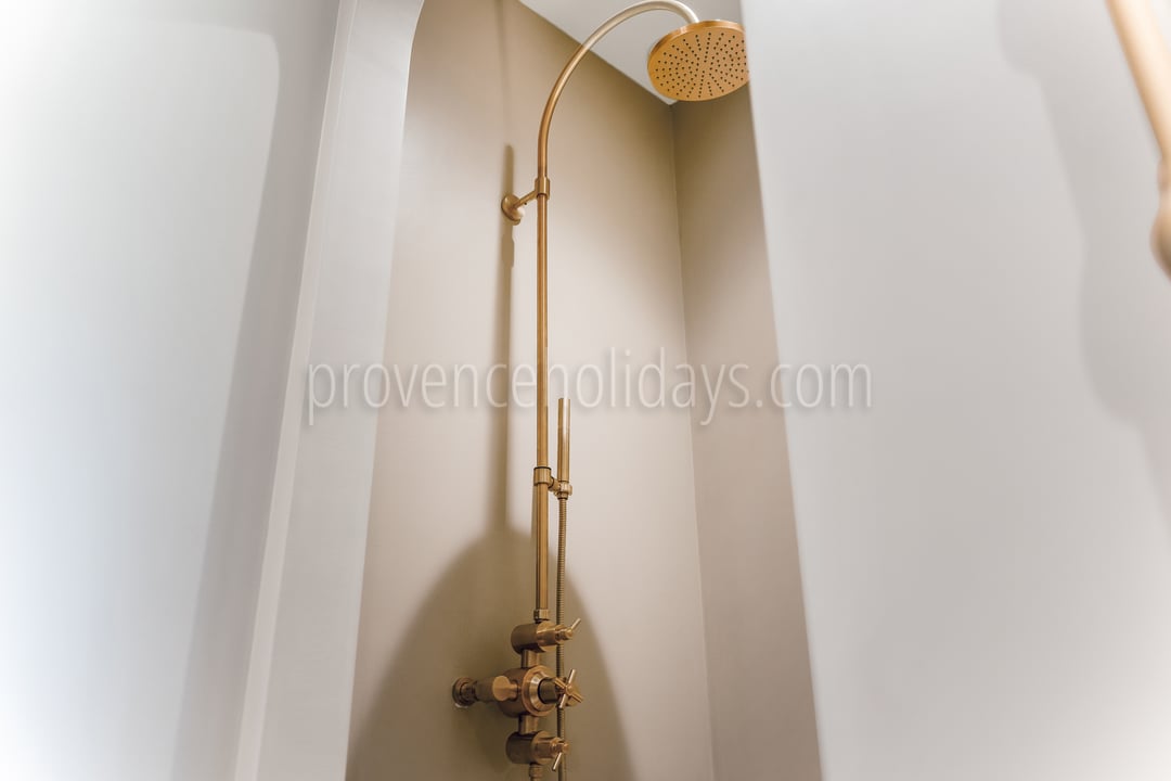 24 - La Tropézienne: Villa: Bathroom