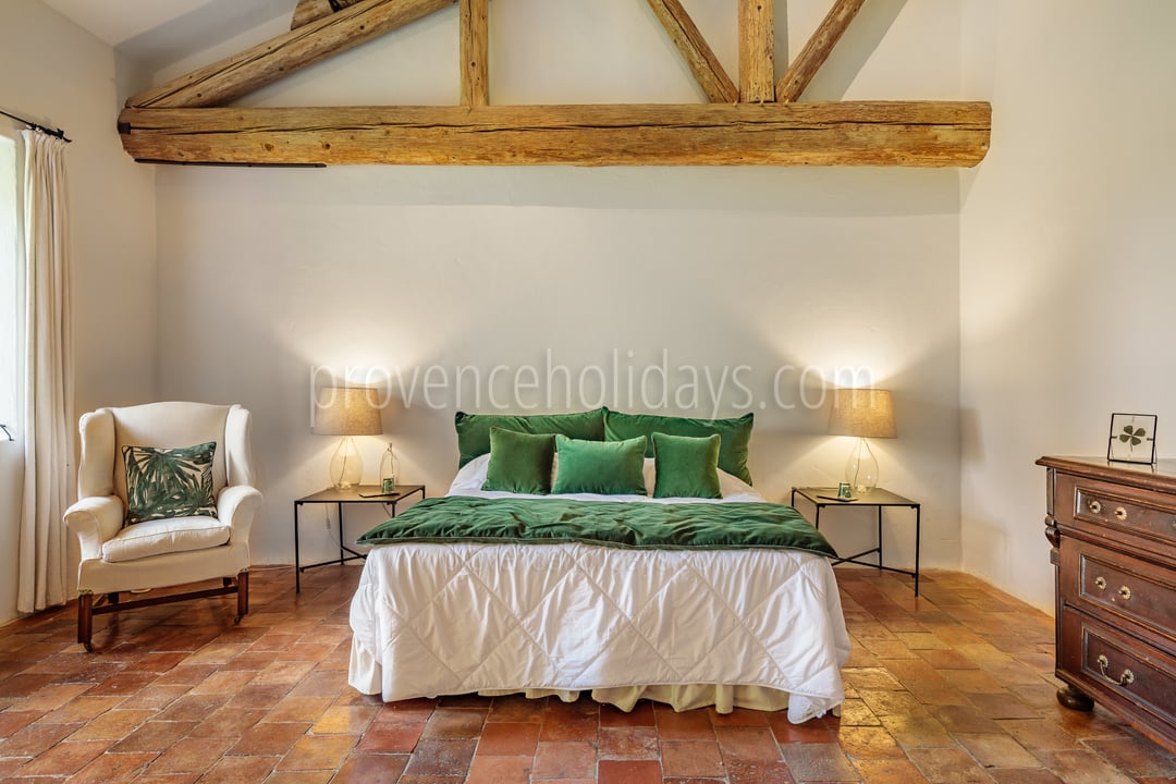 3 - Bastide de Luberon: Villa: Bedroom