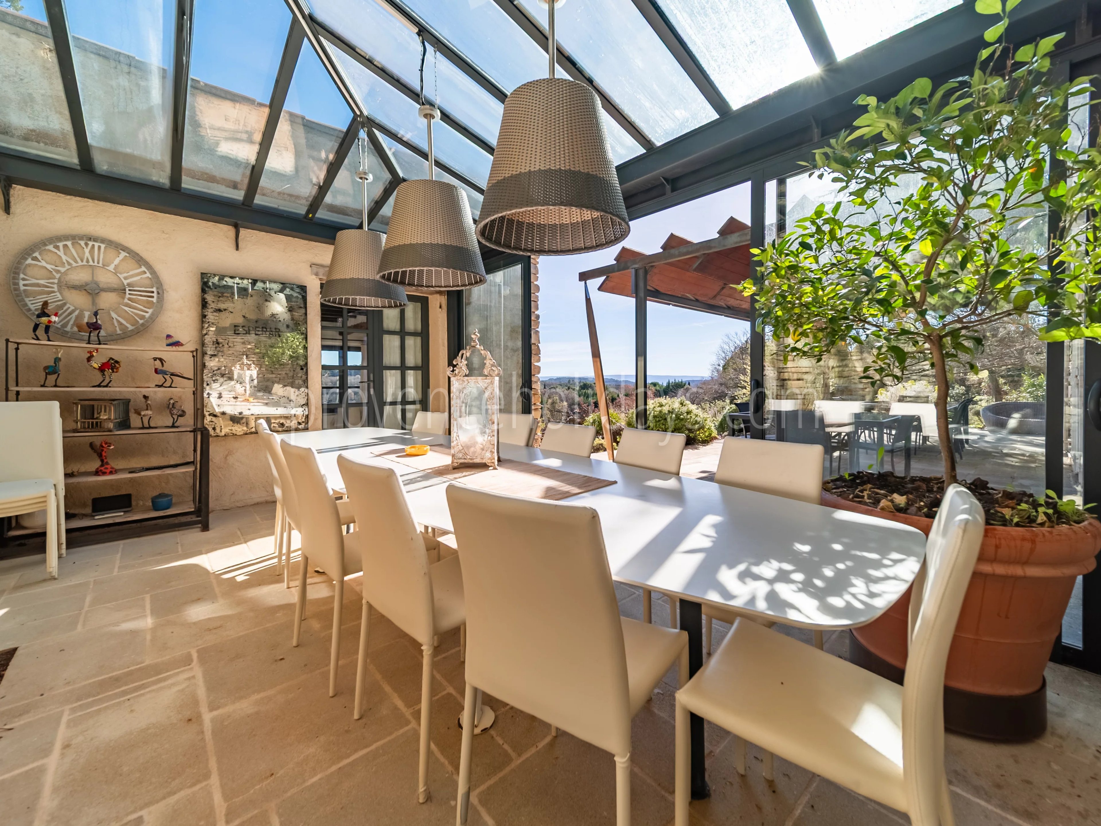 7 - Renovated Property in Gordes: Villa: Exterior