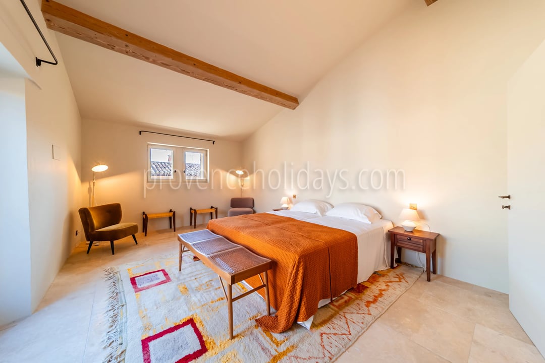 16 - Provençal residence in Bonnieux: Villa: Bedroom