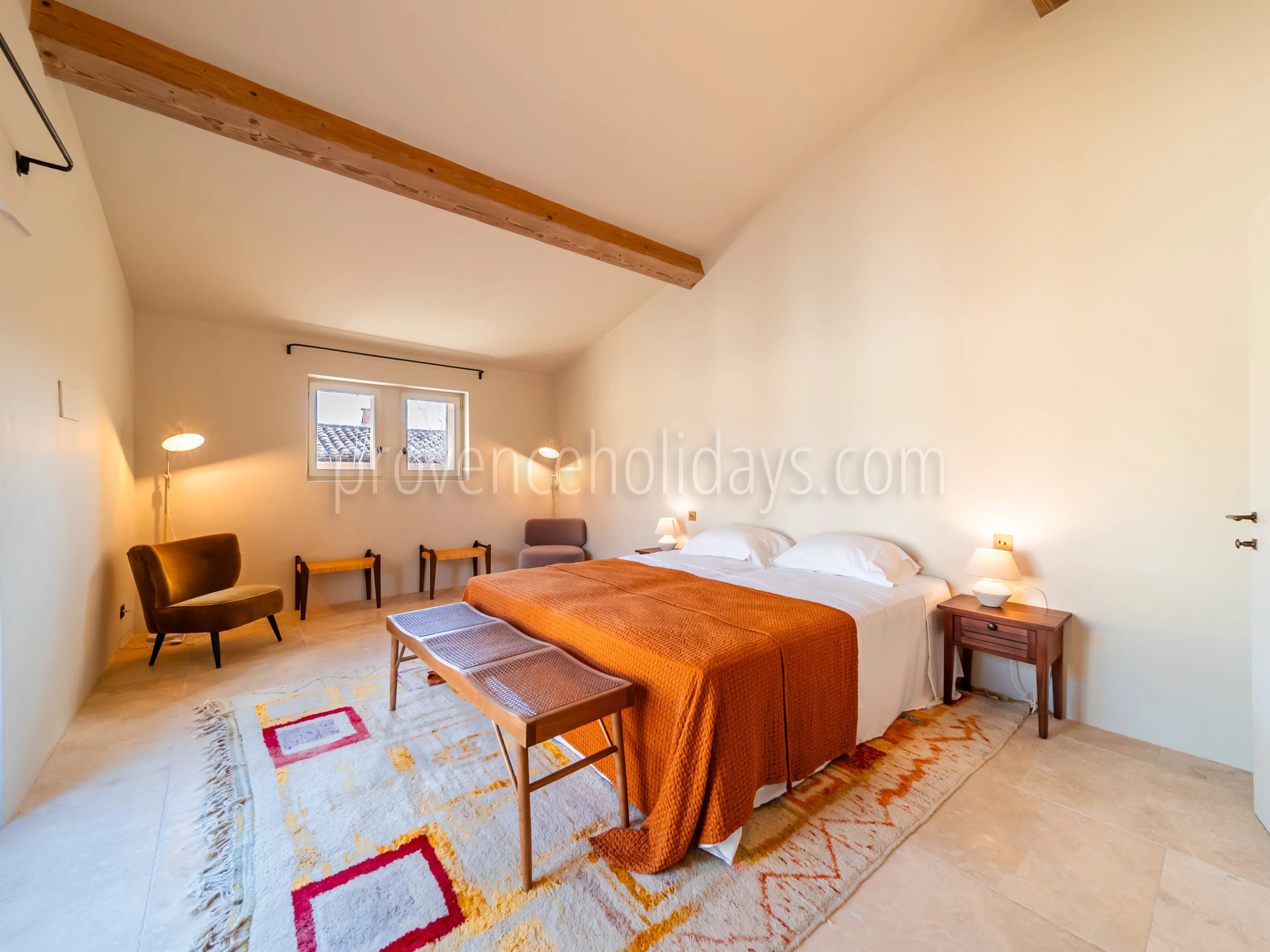 16 - Provençal residence in Bonnieux: Villa: Bedroom