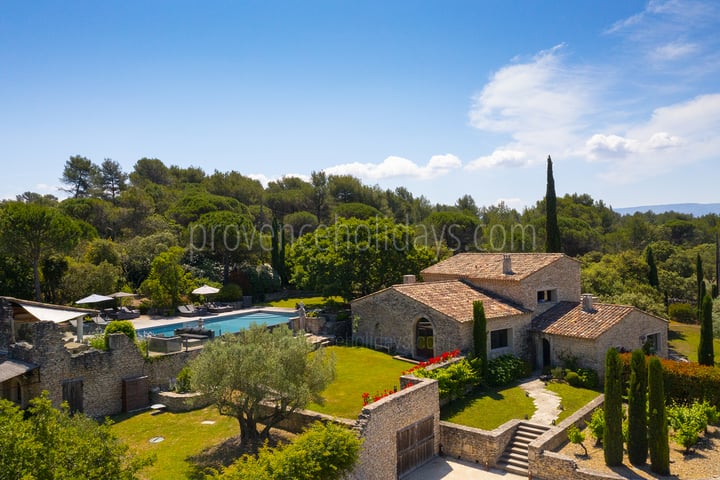 Tastefully renovated villa in Gordes, in the Luberon