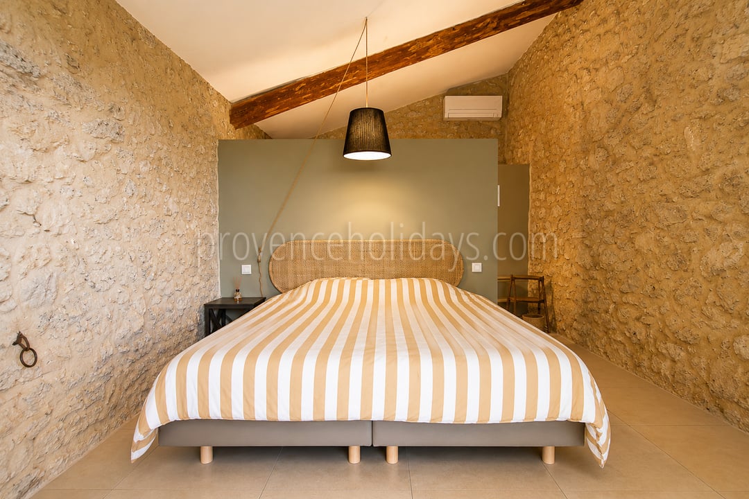 45 - Bauernhaus mit Blick auf den Luberon: Villa: Bedroom