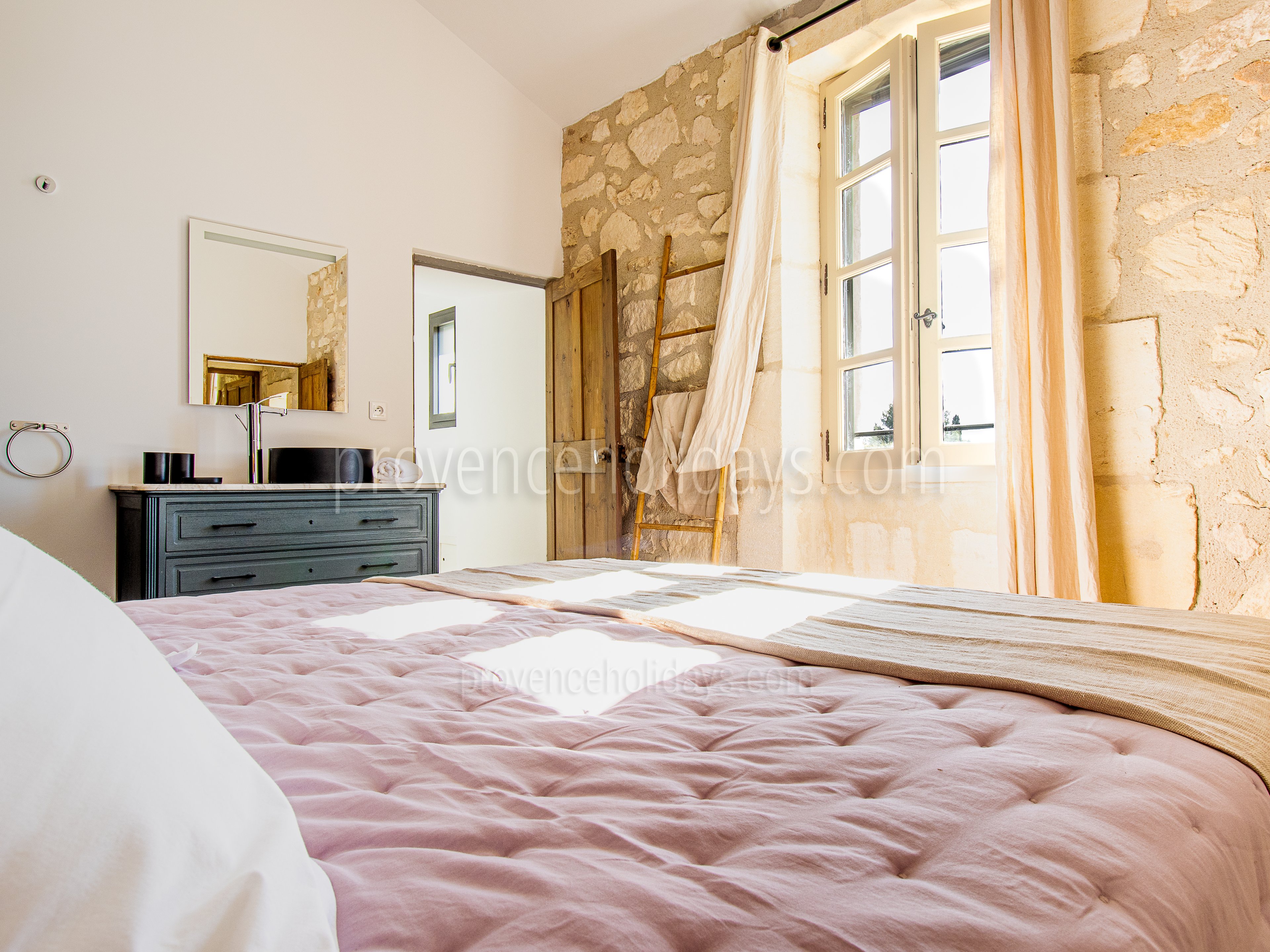 29 - Mazet de Fontvieille: Villa: Bedroom
