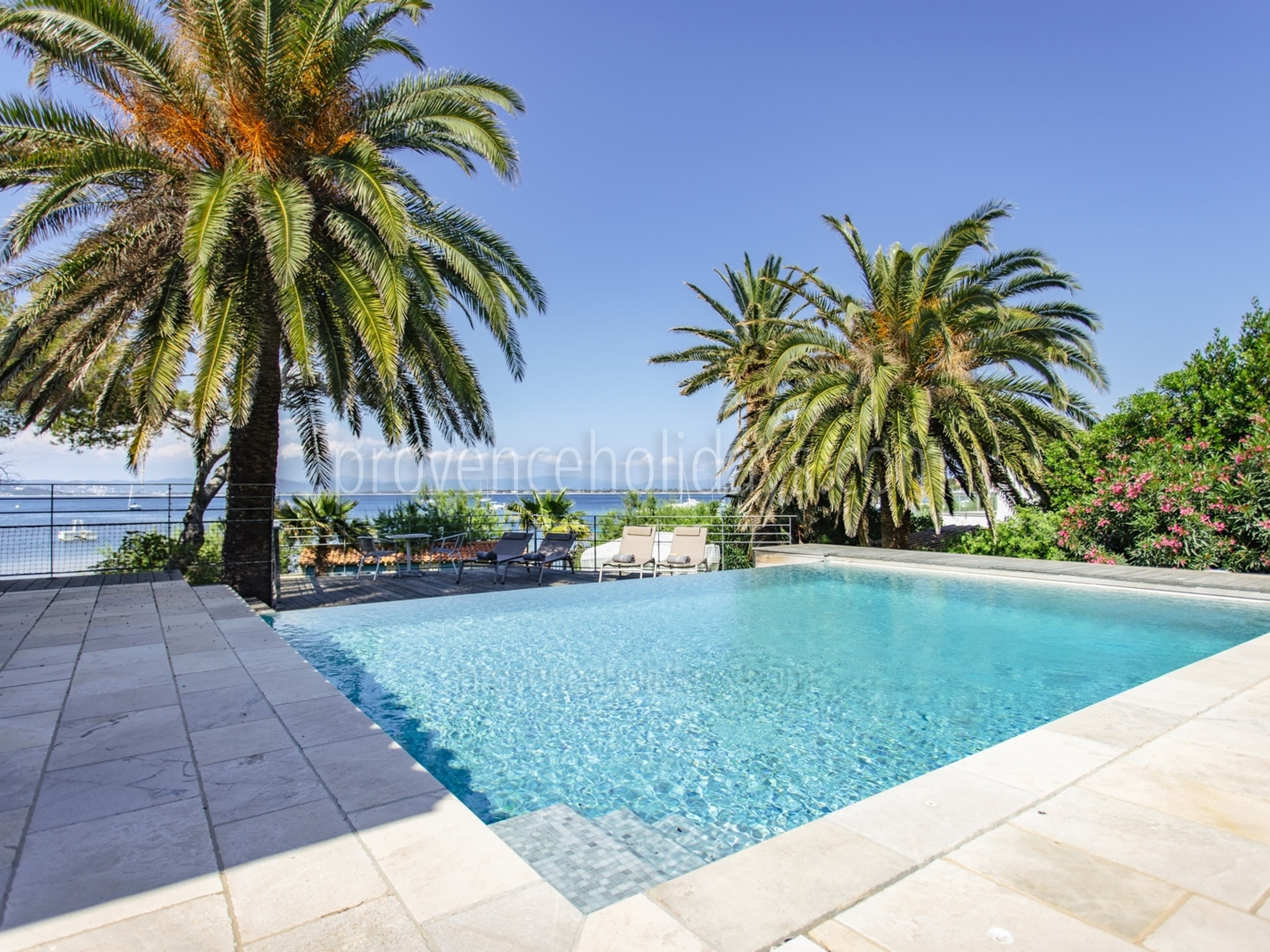 16 - Villa Giens: Villa: Pool