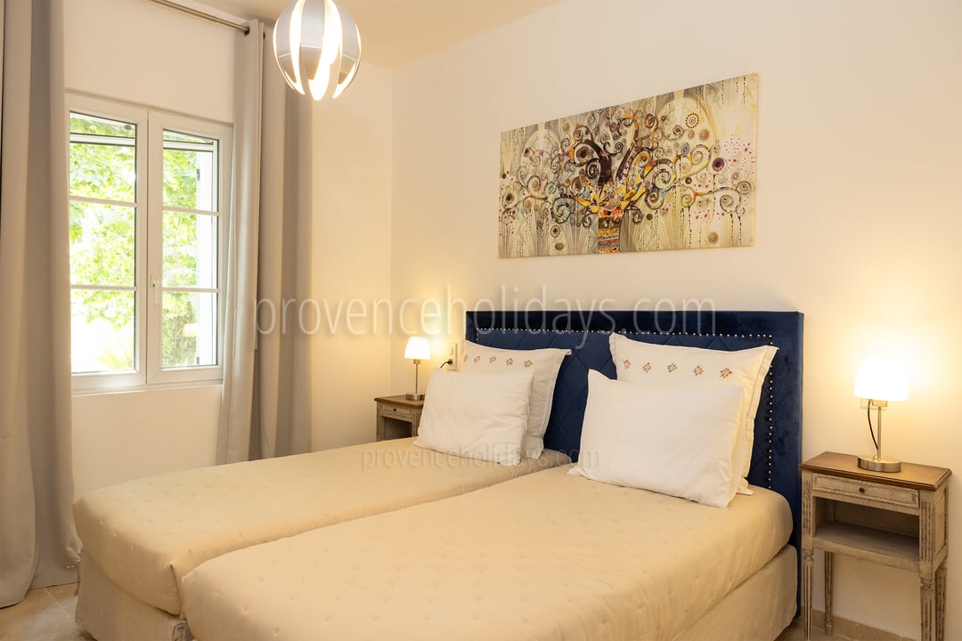49 - La Bastide Lavande: Villa: Bedroom