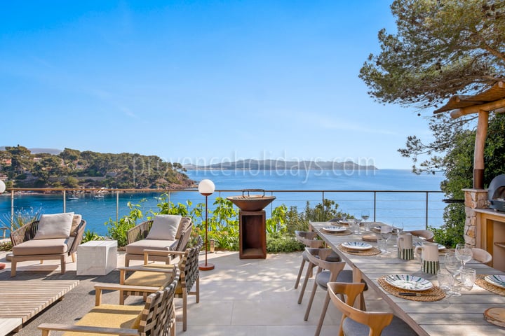 Cliffside Villa voor 14 Gasten - Uitzicht op Zee