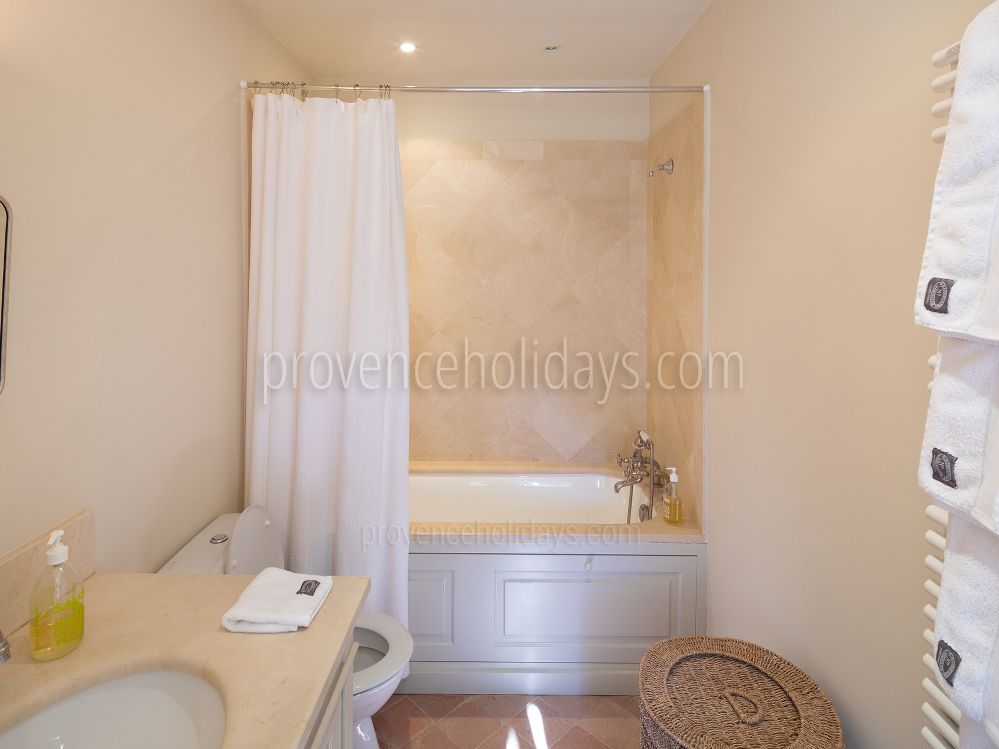 41 - Mas Provence: Villa: Bathroom