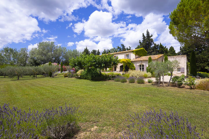 40 - Maison Paradou: Villa: Exterior