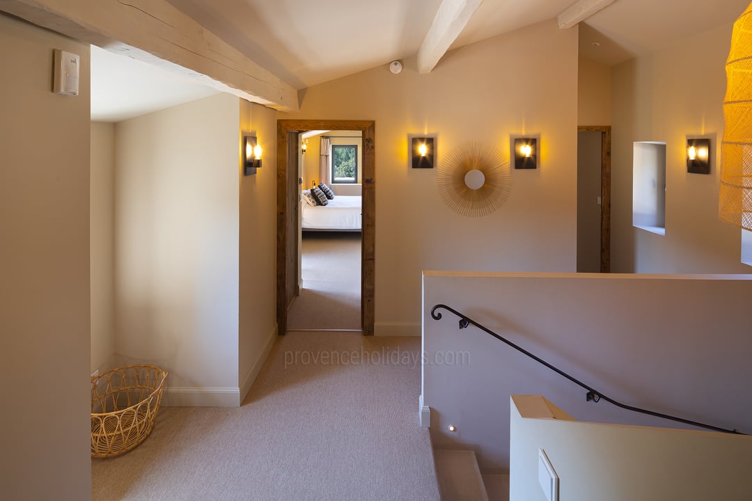 29 - Mas de Provence: Villa: Interior