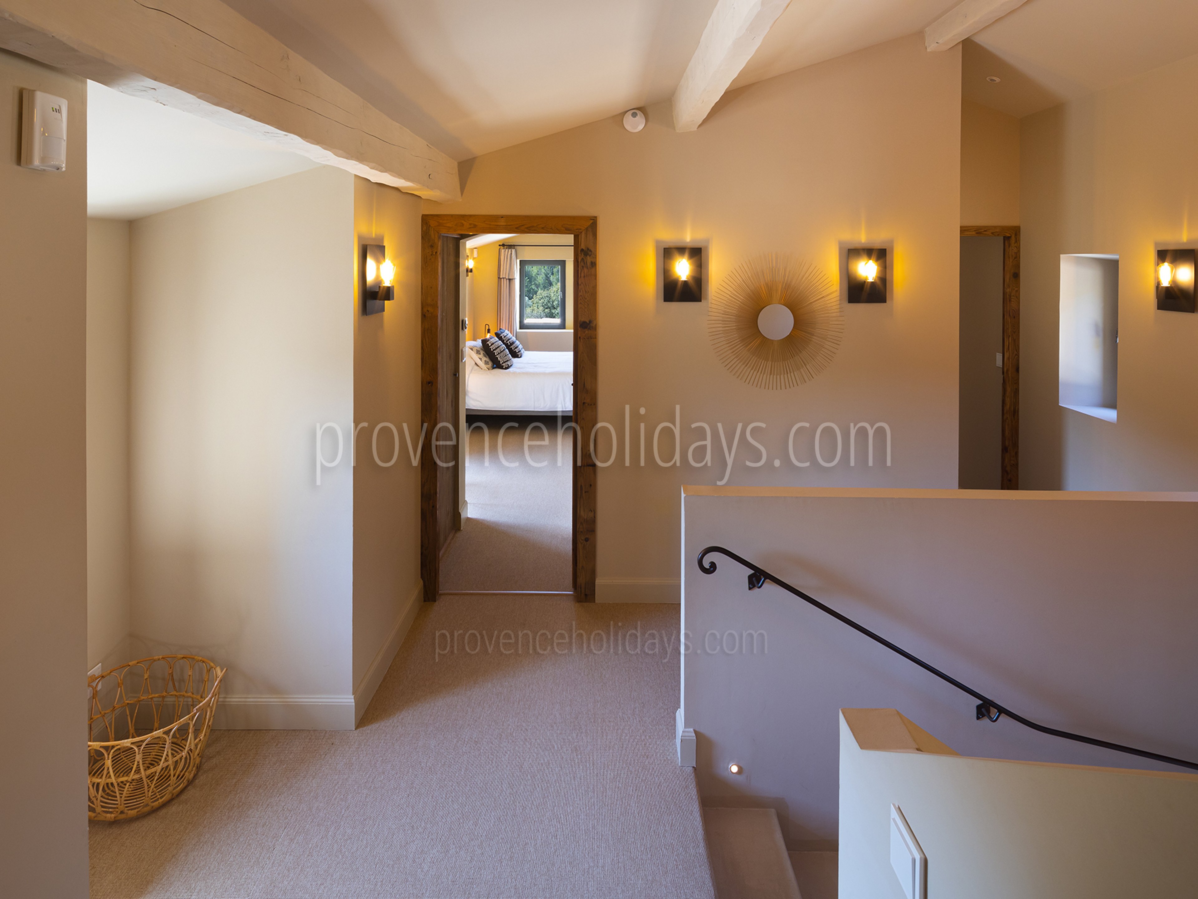 29 - Mas de Provence: Villa: Interior